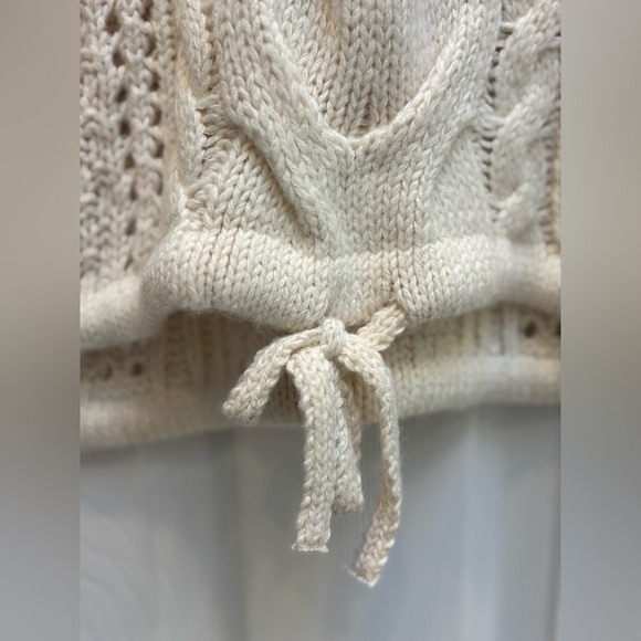 Universal Thread Cream Cable Knit Sweater Vest Poncho, Sleeveless, Size Medium ✨ - Picture 8 of 8